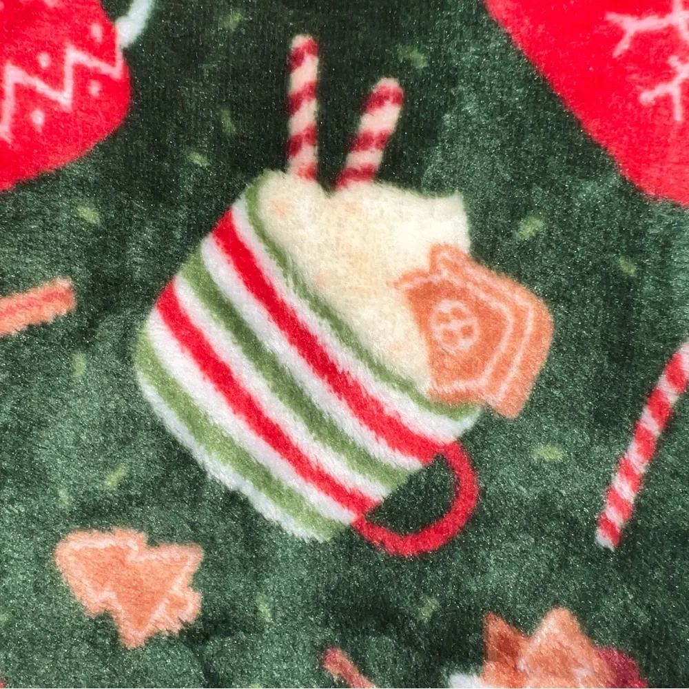 CHRISTMAS HOT BEVERAGES PLUSH THROW//50X70”//GINGERBREAD//GREEN RED WHITE